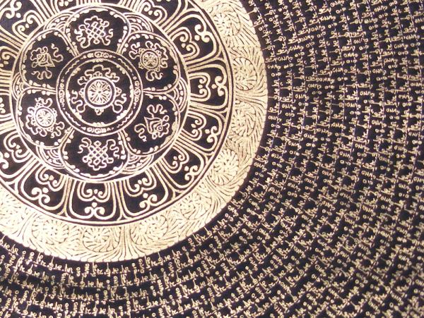 OM MANDALA THANGKA MIT TIBETISCHEN GLÜCKSSYMBOLEN