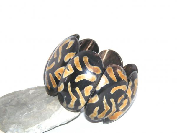 BÜFFELKNOCHENARMBAND IM ETHNOLOOK