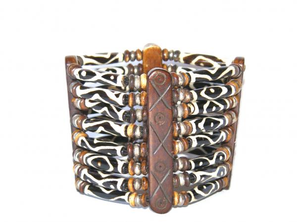 BREITES BÜFFELKNOCHENARMBAND IM ETHNOLOOK