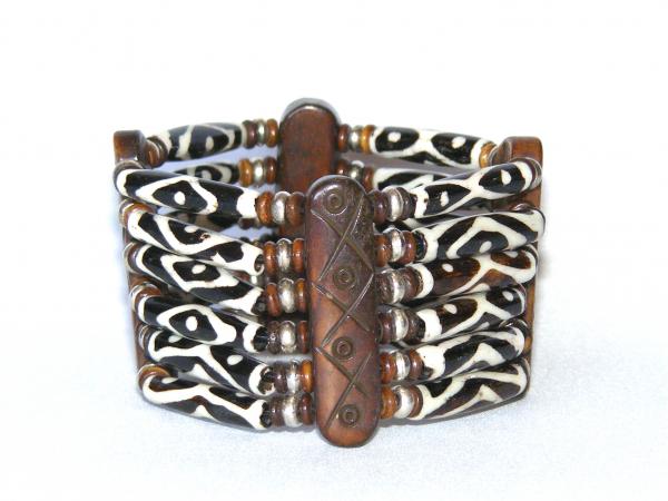 SCHMALES BÜFFELKNOCHANARMBAND IM ETHNOLOOK