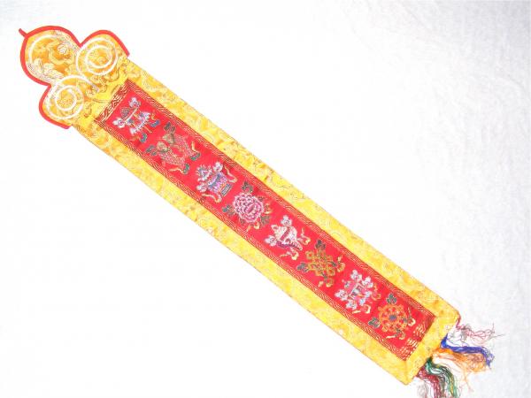SCHÖNER ROTER WANDBEHANG MIT TIBETISCHEN GLÜCKSSYMBOLEN