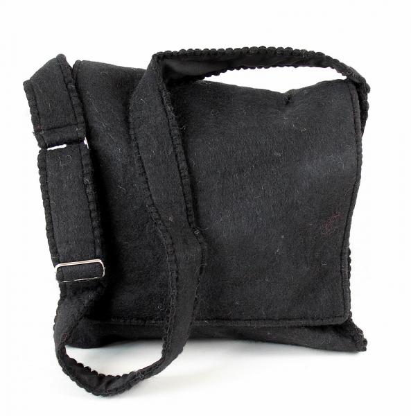 SCHWARZE FEINE FILZTASCHE AUS NEPAL MAßE: 30CM X 30CM