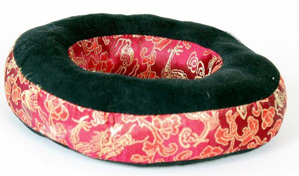 MITTLERES DUNKELROTES KLANGSCHALENKISSEN RING DONUT HANDARBEIT BROKAT NEPAL