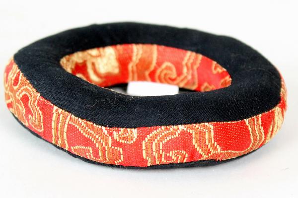 KLEINES ROTES KLANGSCHALENKISSEN RING DONUT HANDARBEIT BROKAT NEPAL