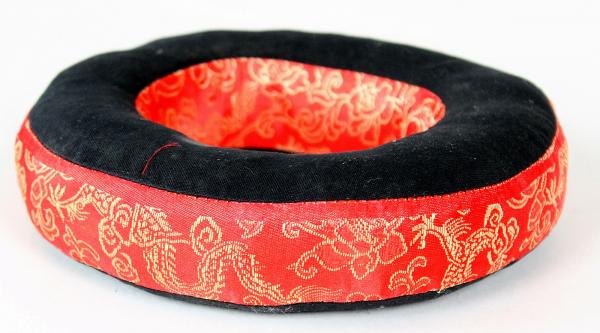 MITTLERES ROTES KLANGSCHALENKISSEN RING DONUT HANDARBEIT BROKAT NEPAL
