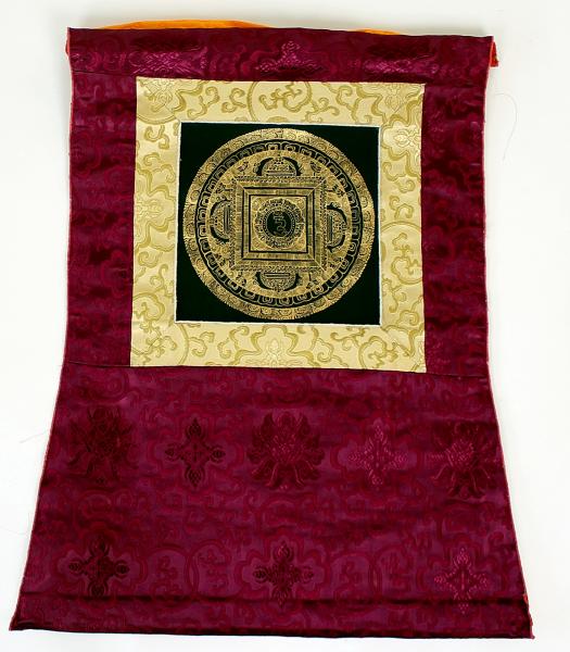 OM MANDALA THANGKA IM ROTEN BROKATRAHMEN NR.3