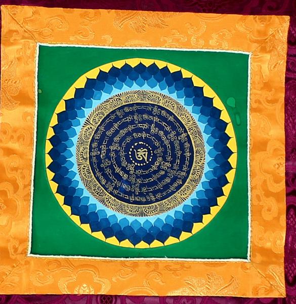 OM MANDALA THANGKA IM ROTEN BROKATRAHMEN NR.4