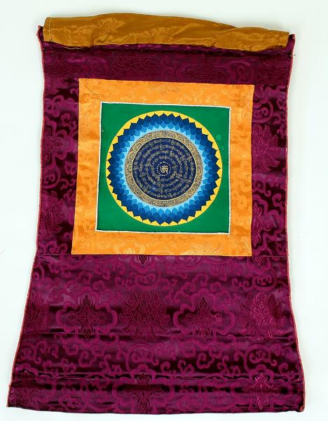 OM MANDALA THANGKA IM ROTEN BROKATRAHMEN NR.4