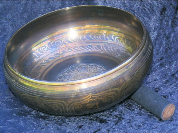 ** GEGOSSENE KLANGSCHALE AUS NEPAL 936 GRAMM TON B **